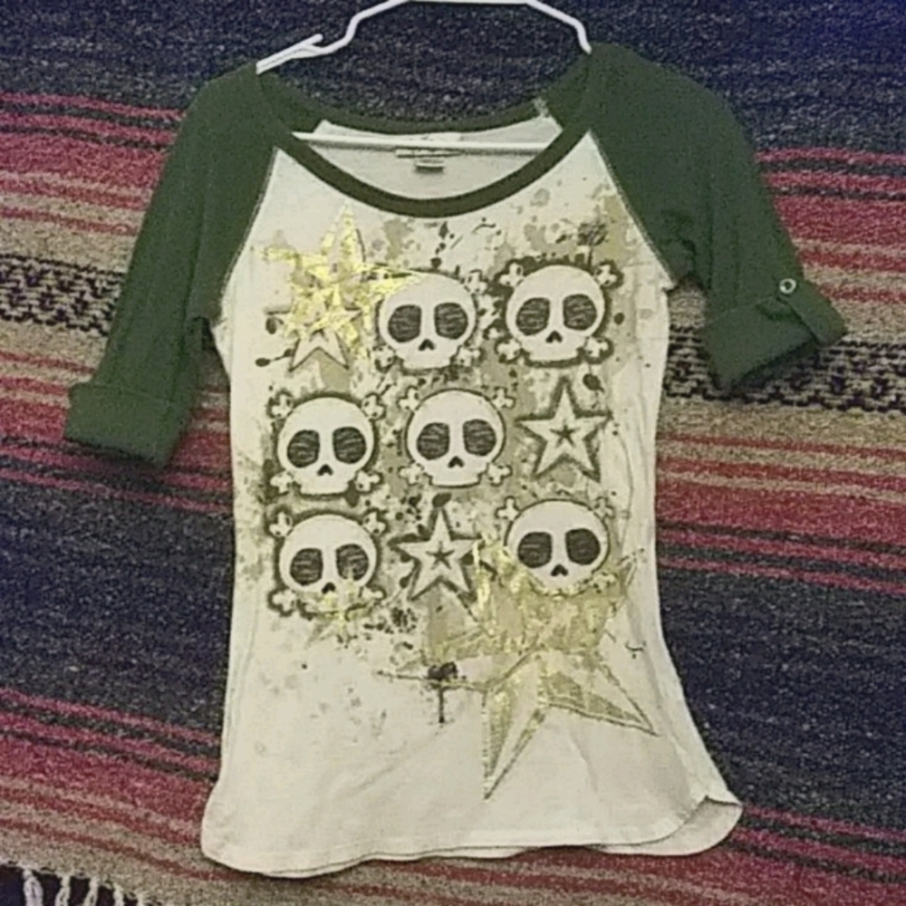 EUC ★⭐☠️⭐★ shirt